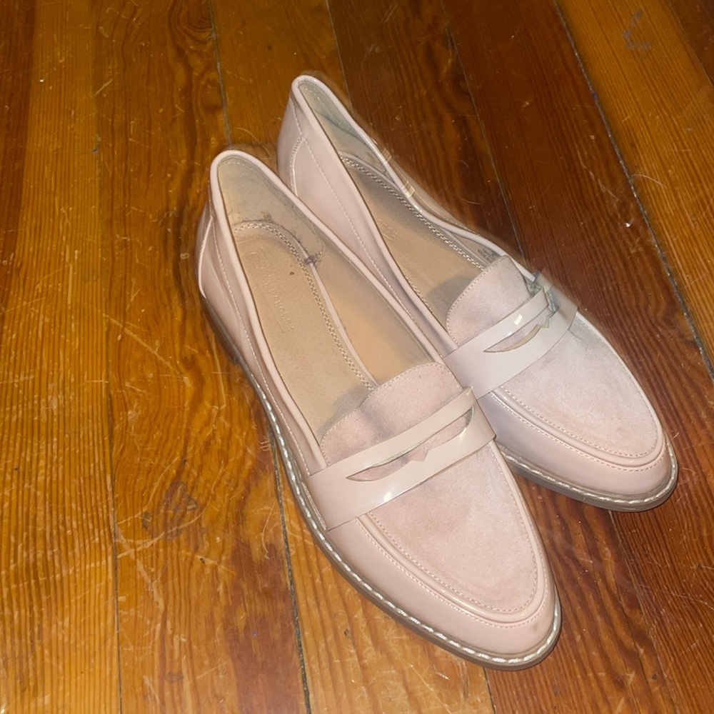 Nude/pale pink loafer. Will fit a true size 9. Super cute but I am an 8 1/2.